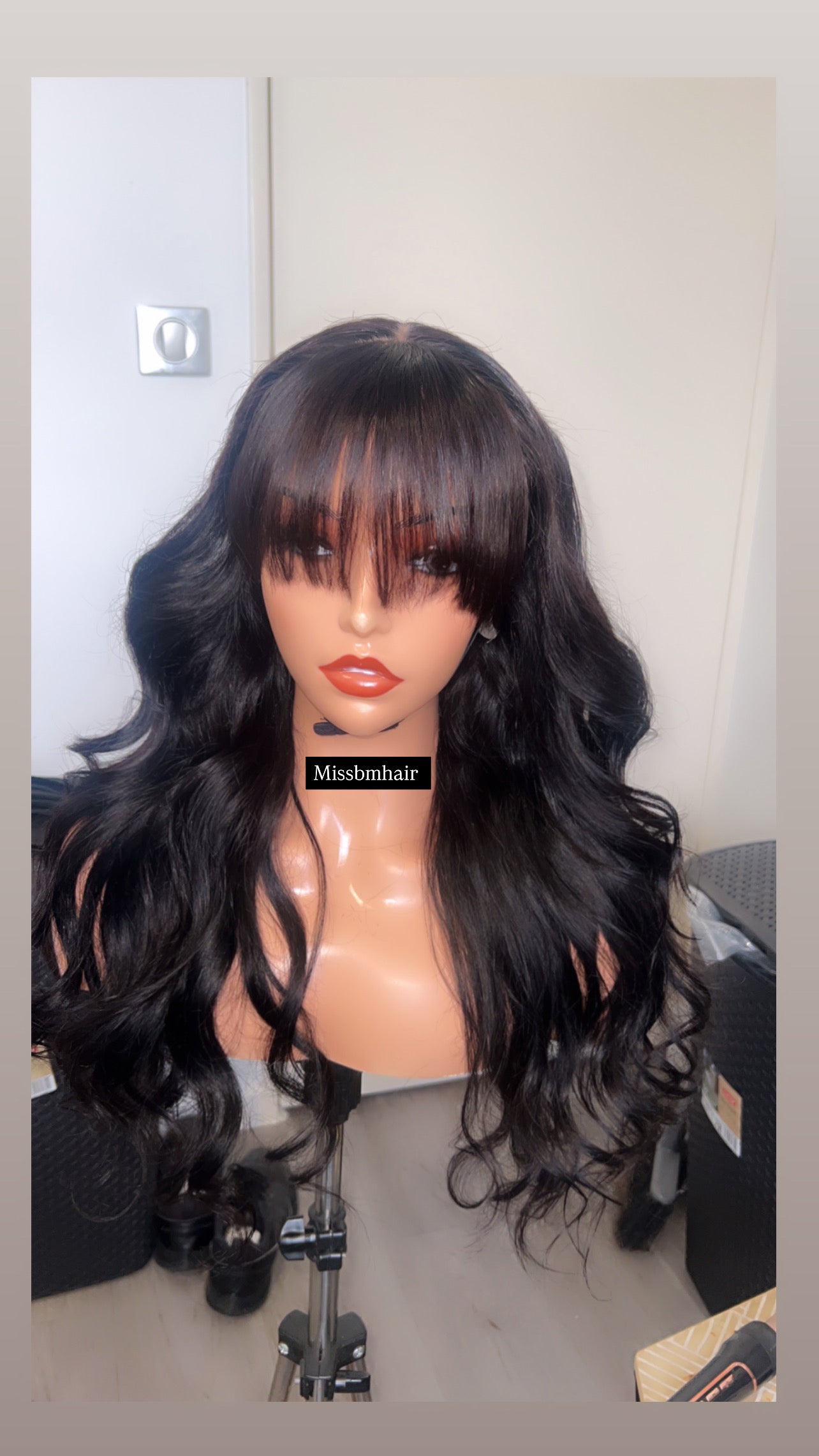 Perruque cheveux vierges-frange ondulés