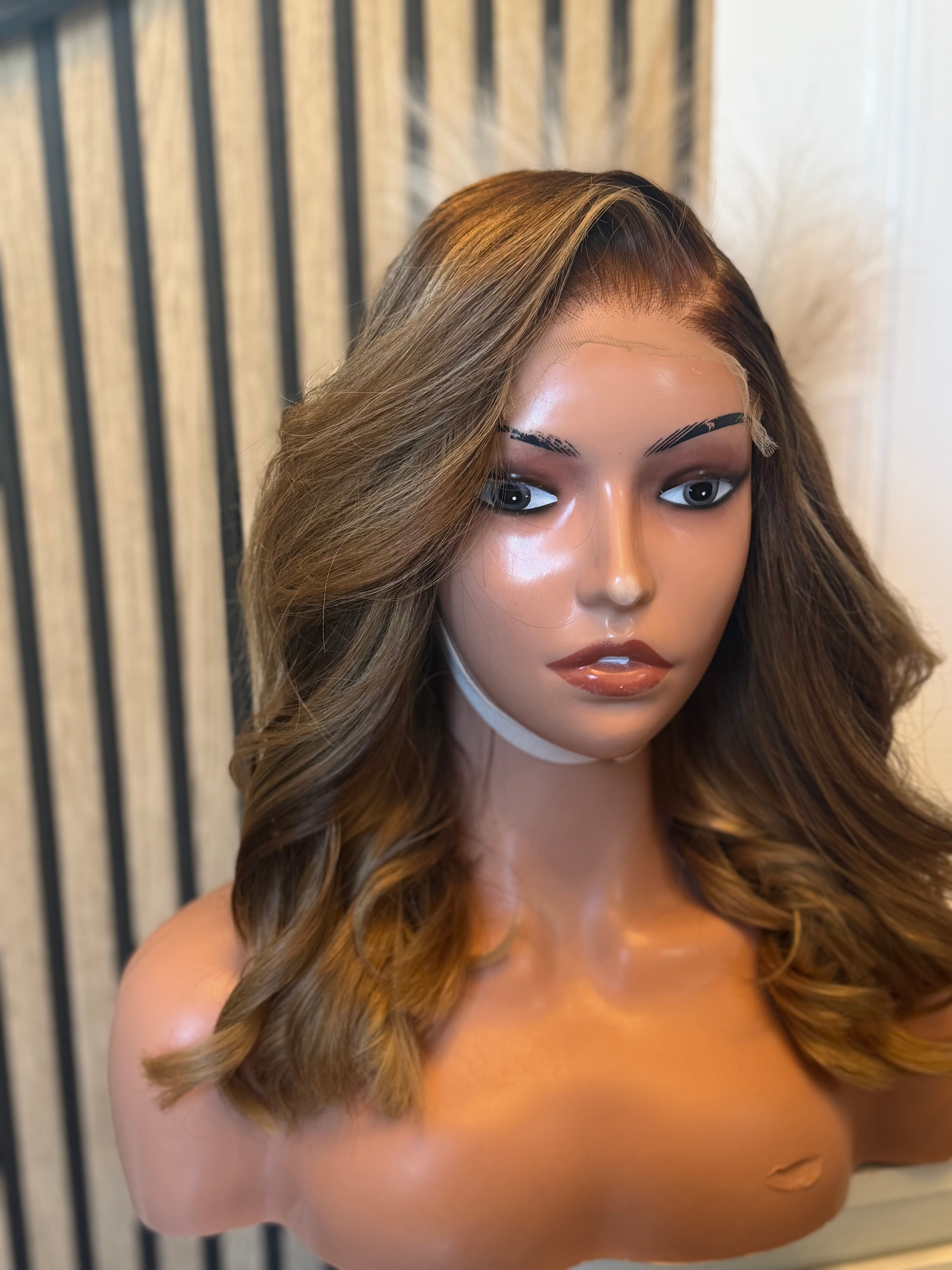 Perruque cheveux vierges - queenB HD glueless 5x5