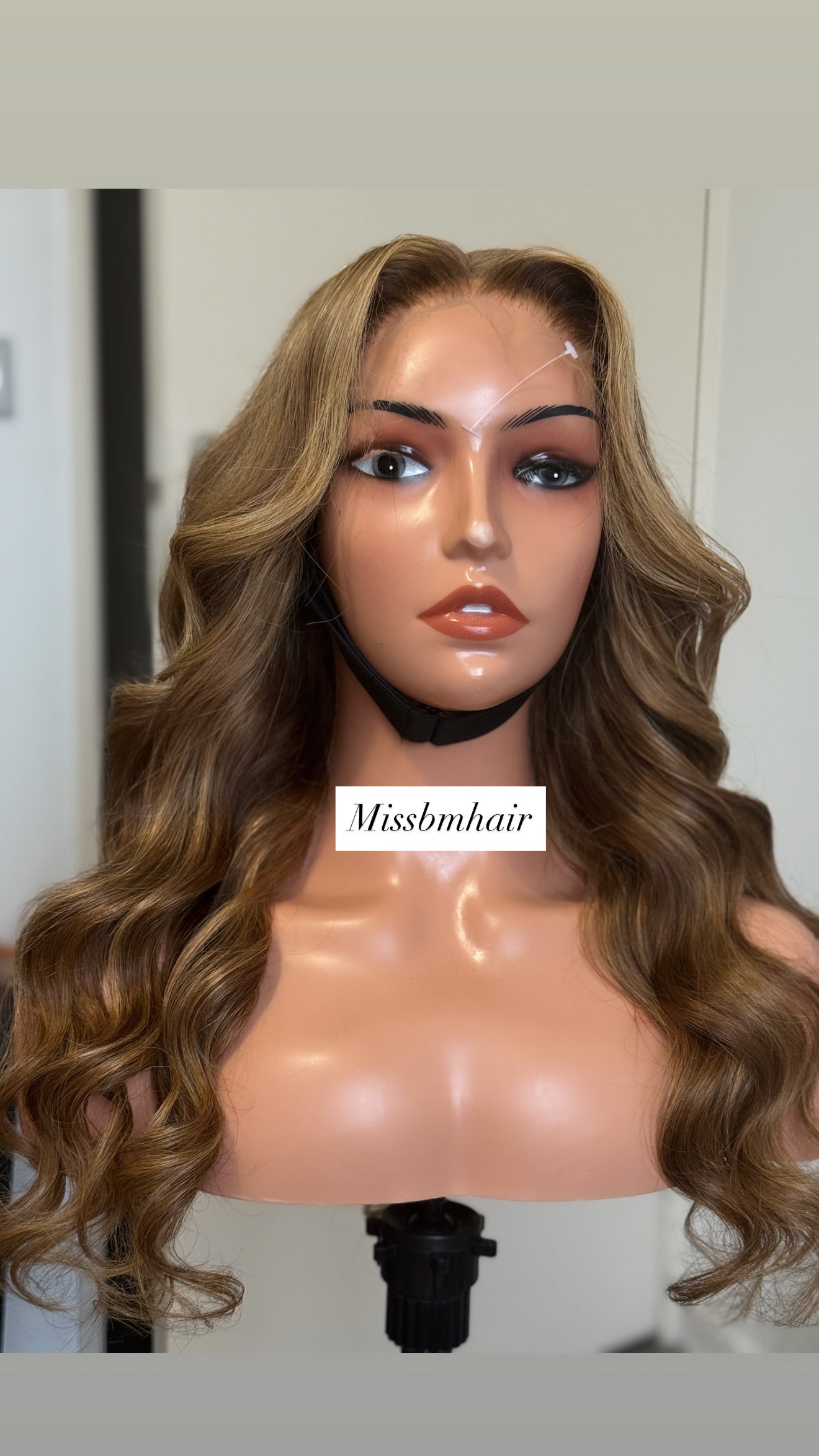 Perruque cheveux vierges- Iris glueless hd blond sandre