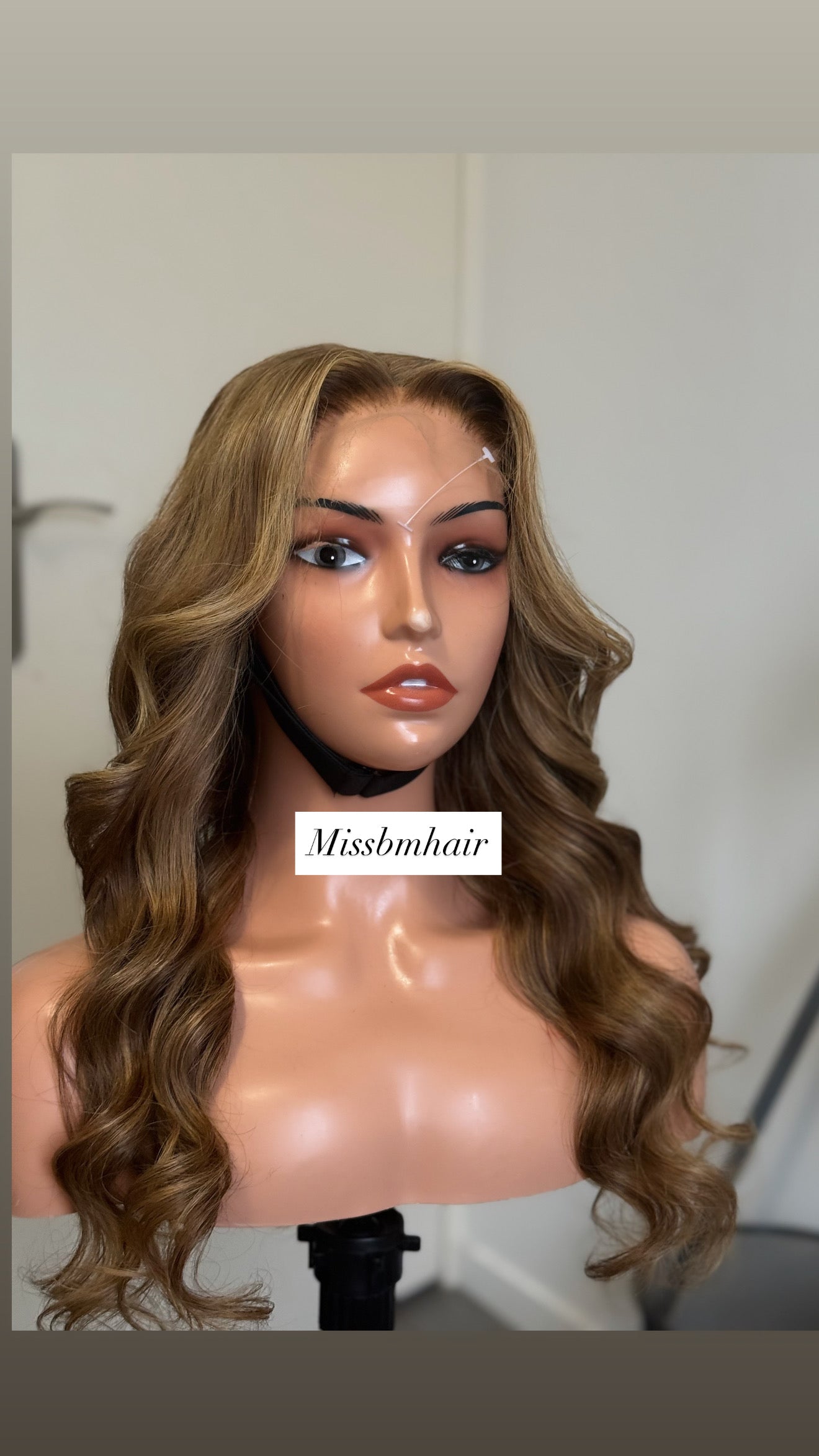 Perruque cheveux vierges- Iris glueless hd blond sandre