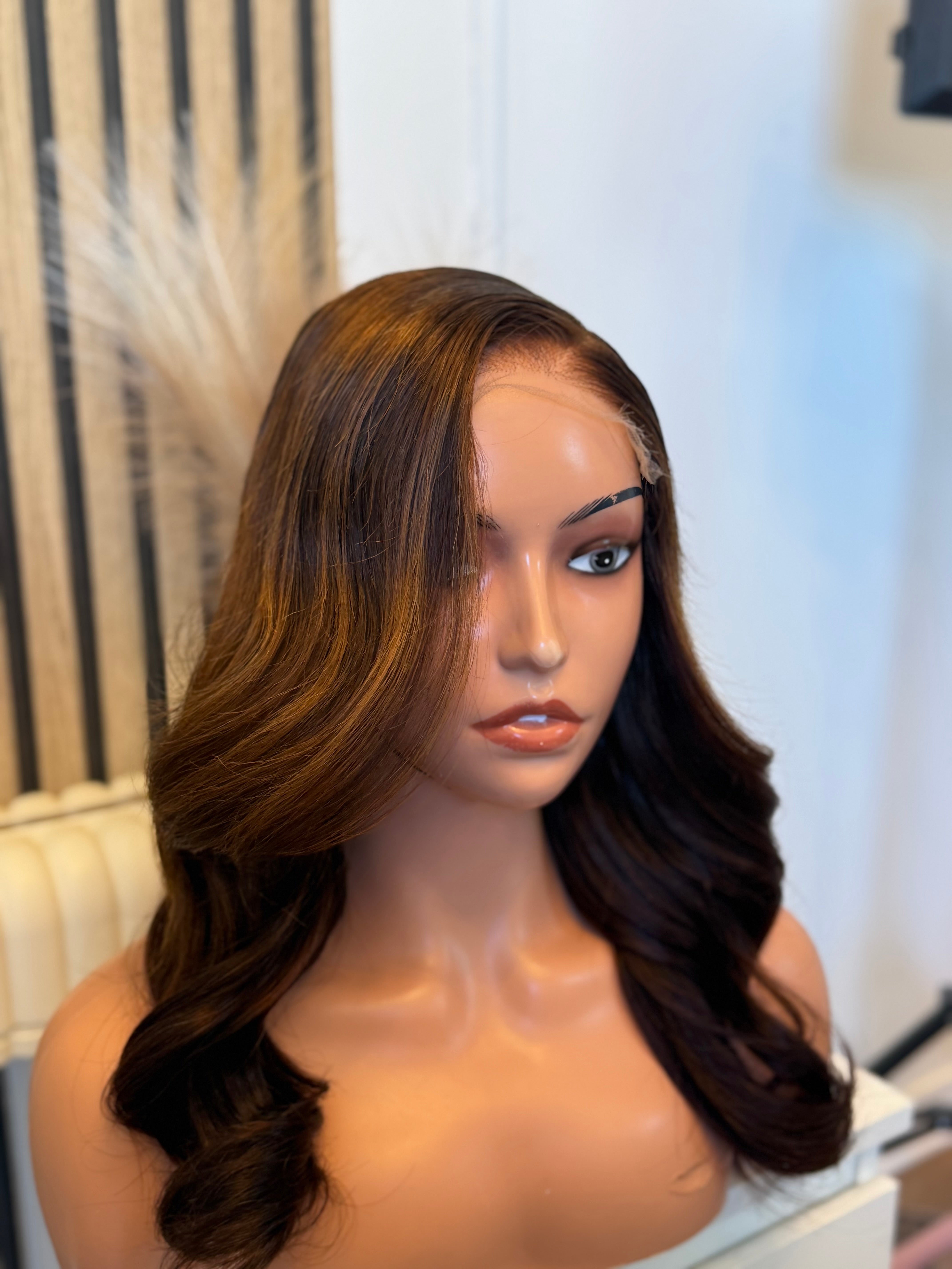 Perruque cheveux vierges -Gygy HD lace sans colle marron miel noir