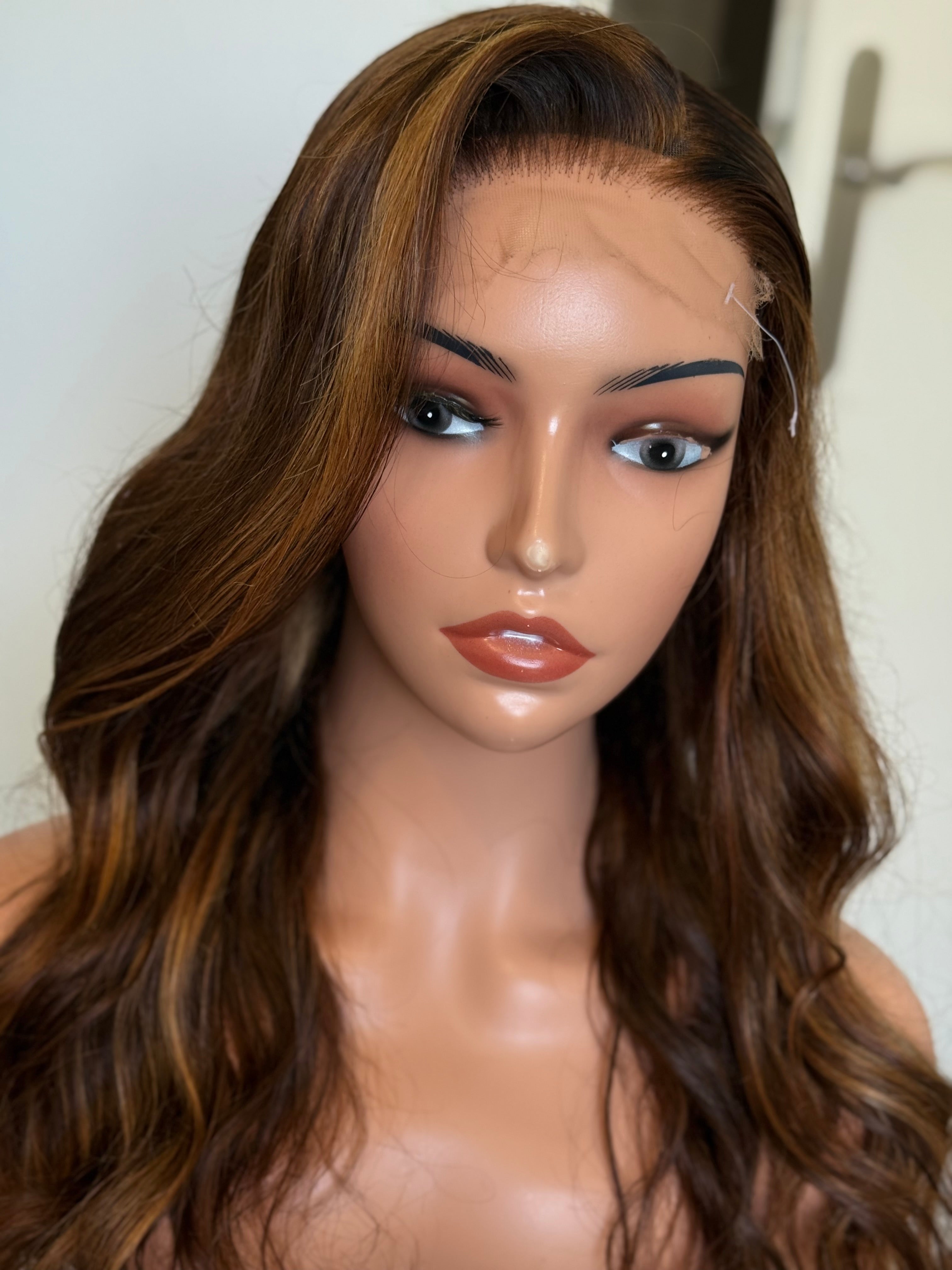 Perruque Glueless Ondulée Brun Chocolat Méché Caramel – Lace Front HD – Cheveux 100 % Humains