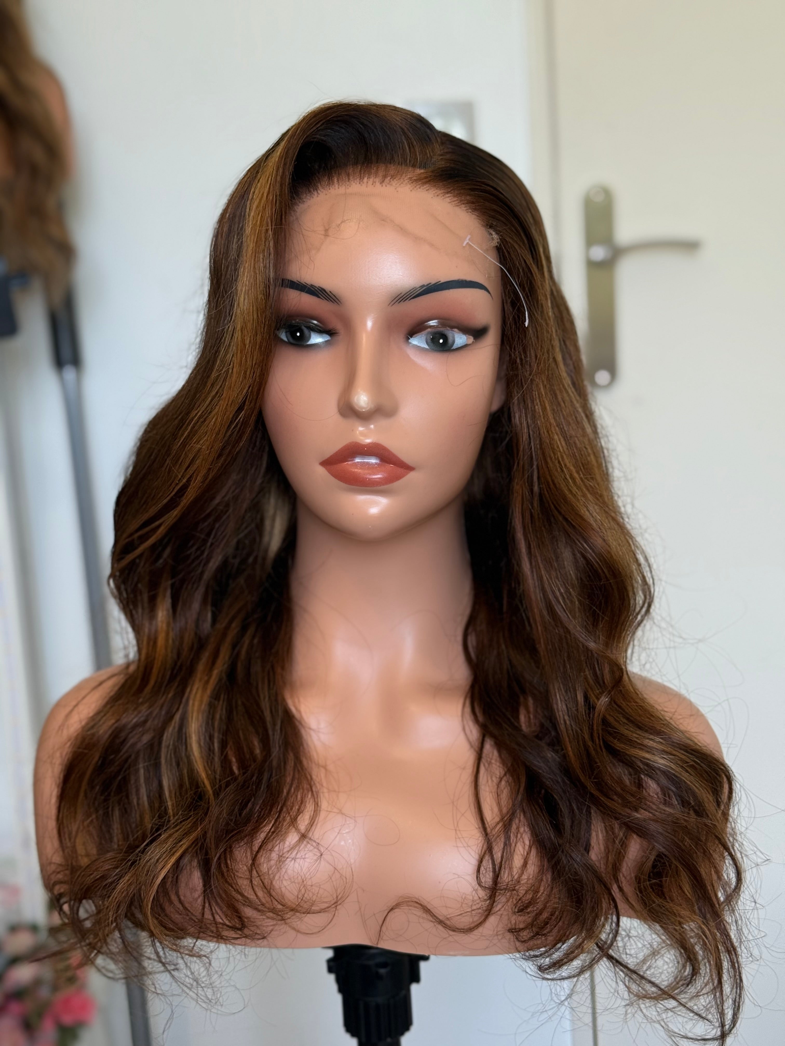Perruque Glueless Ondulée Brun Chocolat Méché Caramel – Lace Front HD – Cheveux 100 % Humains