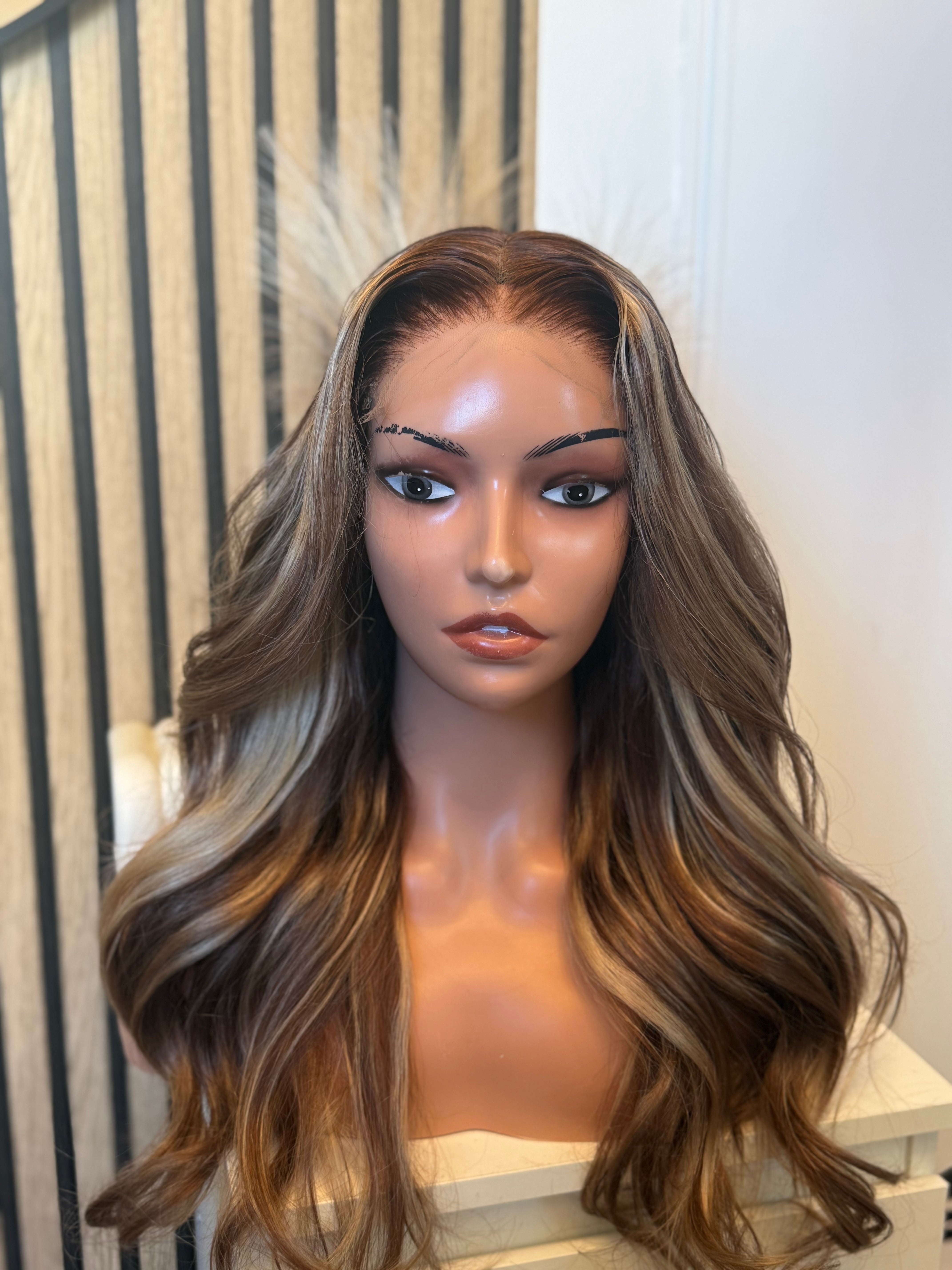 Perruque cheveux vierges- hindy caramel blond glueless