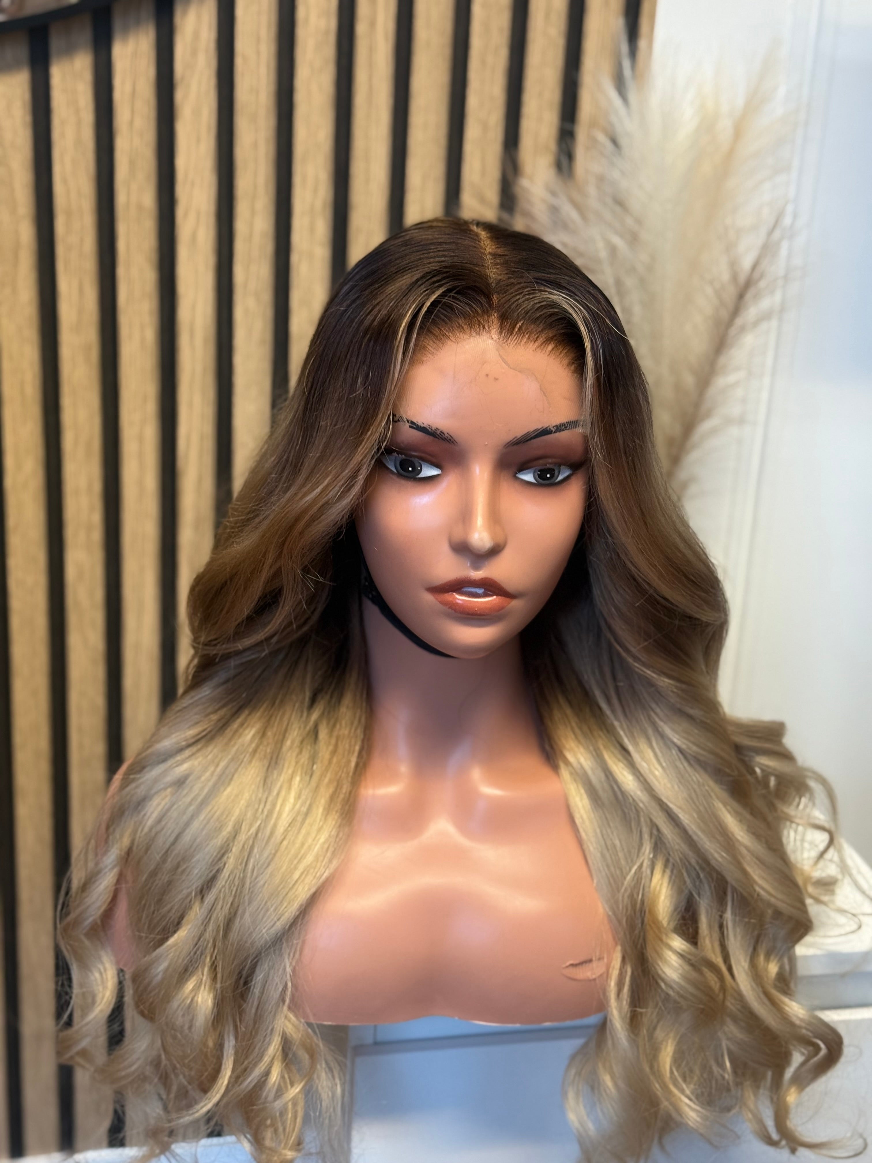 Perruque cheveux vierges-rolita HD glueless prêt à porter Blonde