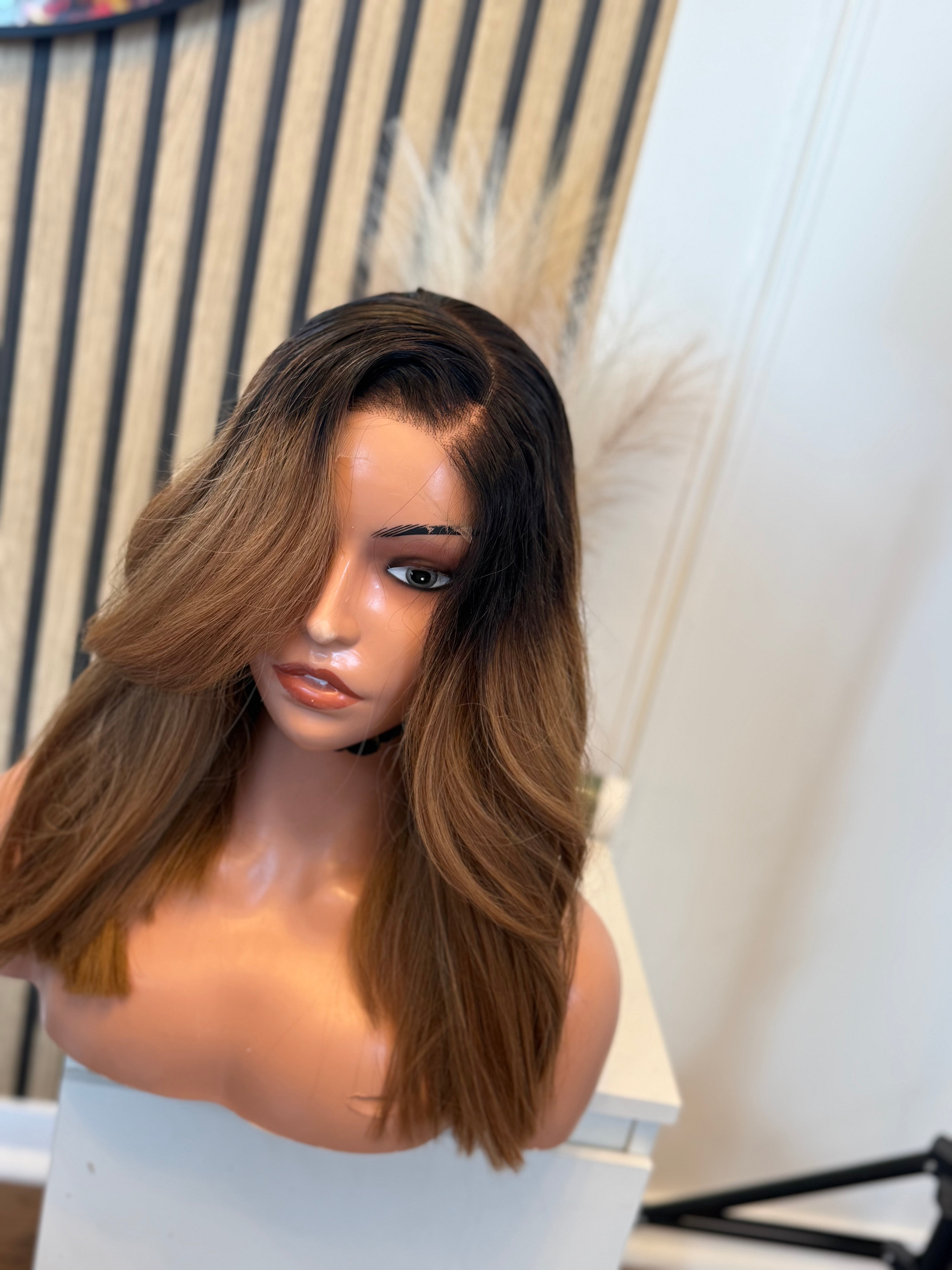 Perruque cheveux humain vierges- Jacqueline blond miel 1b HD lace glueless