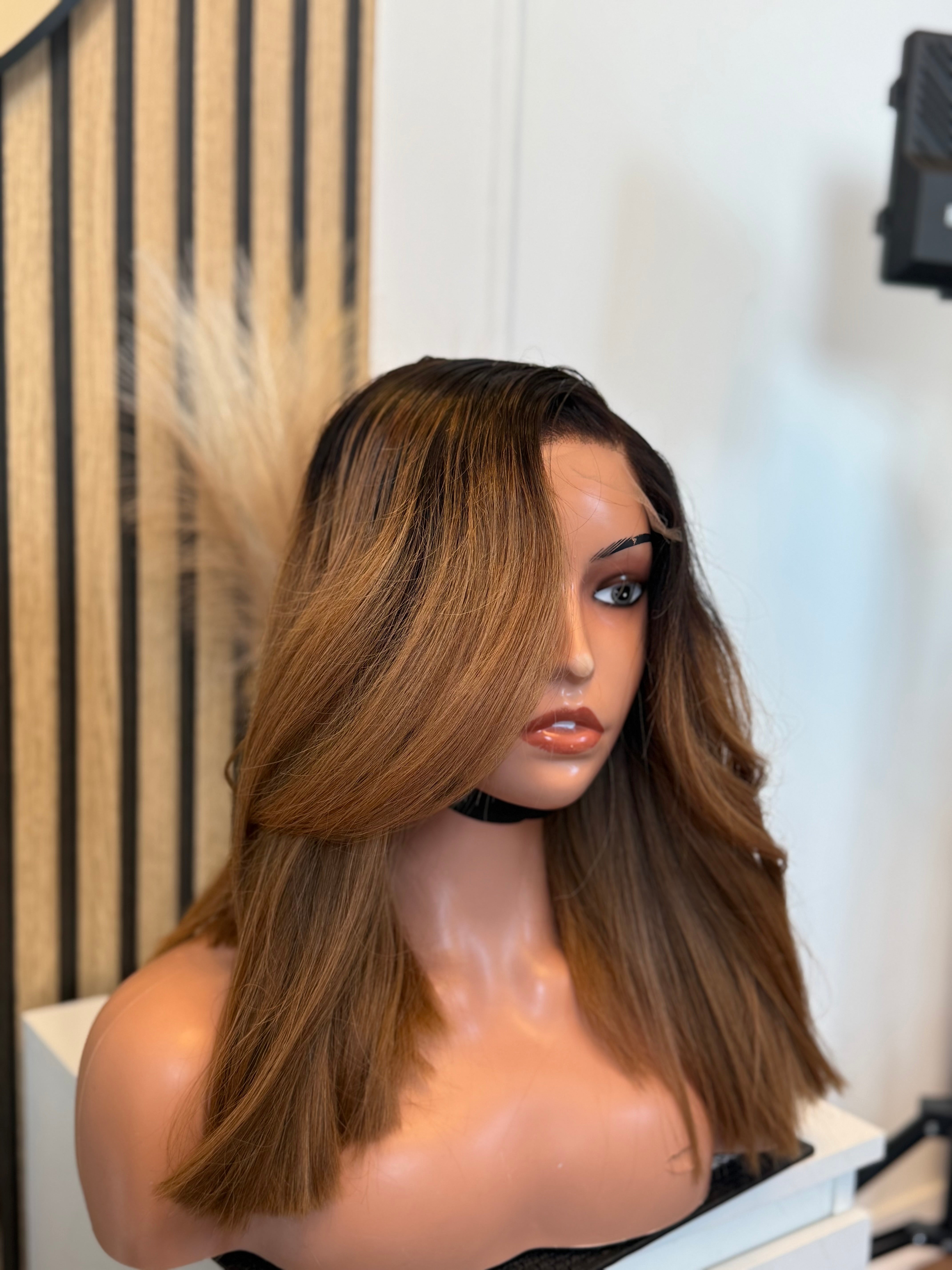 Perruque cheveux humain vierges- Jacqueline blond miel 1b HD lace glueless