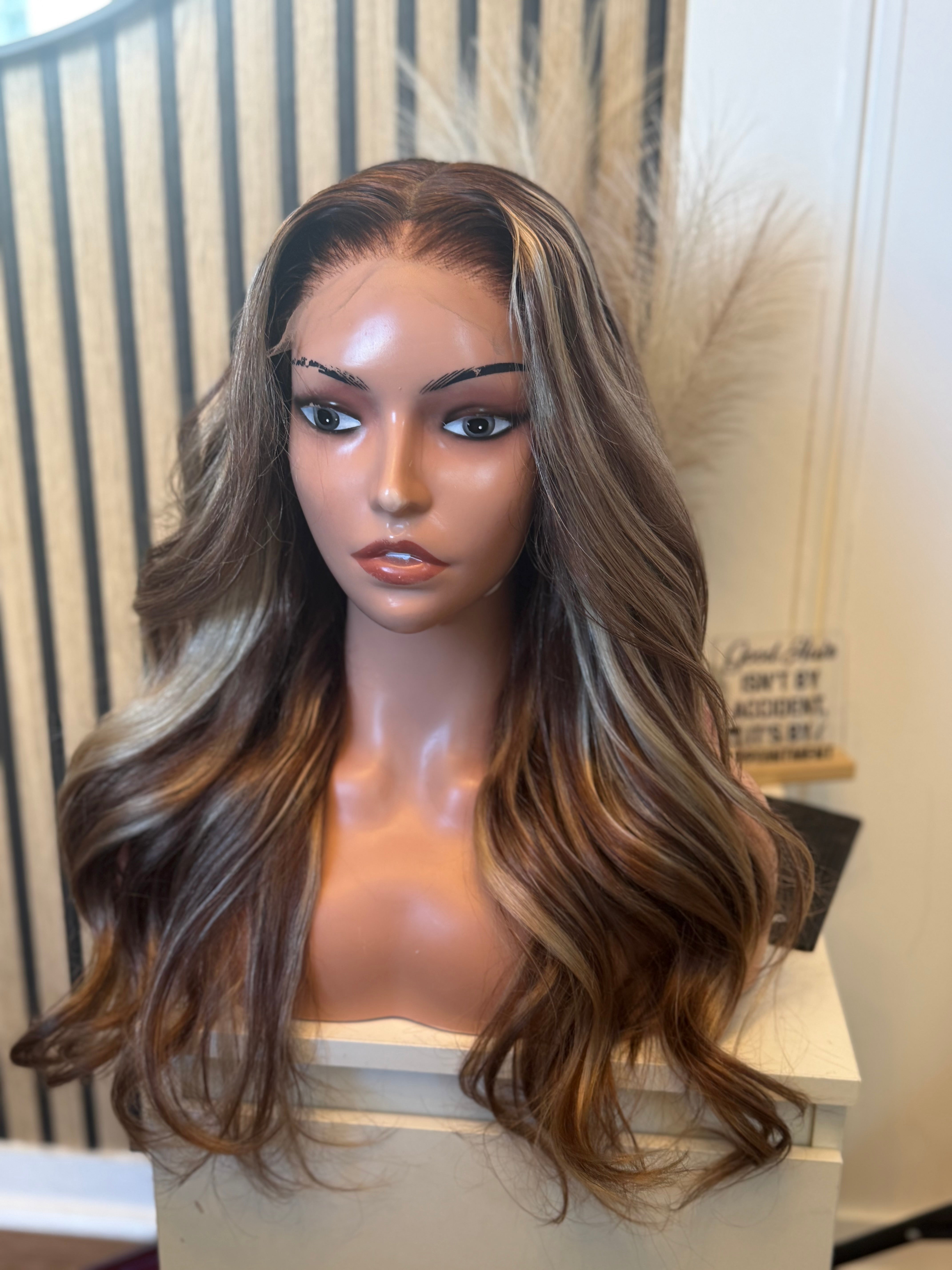 Perruque cheveux vierges- hindy caramel blond glueless