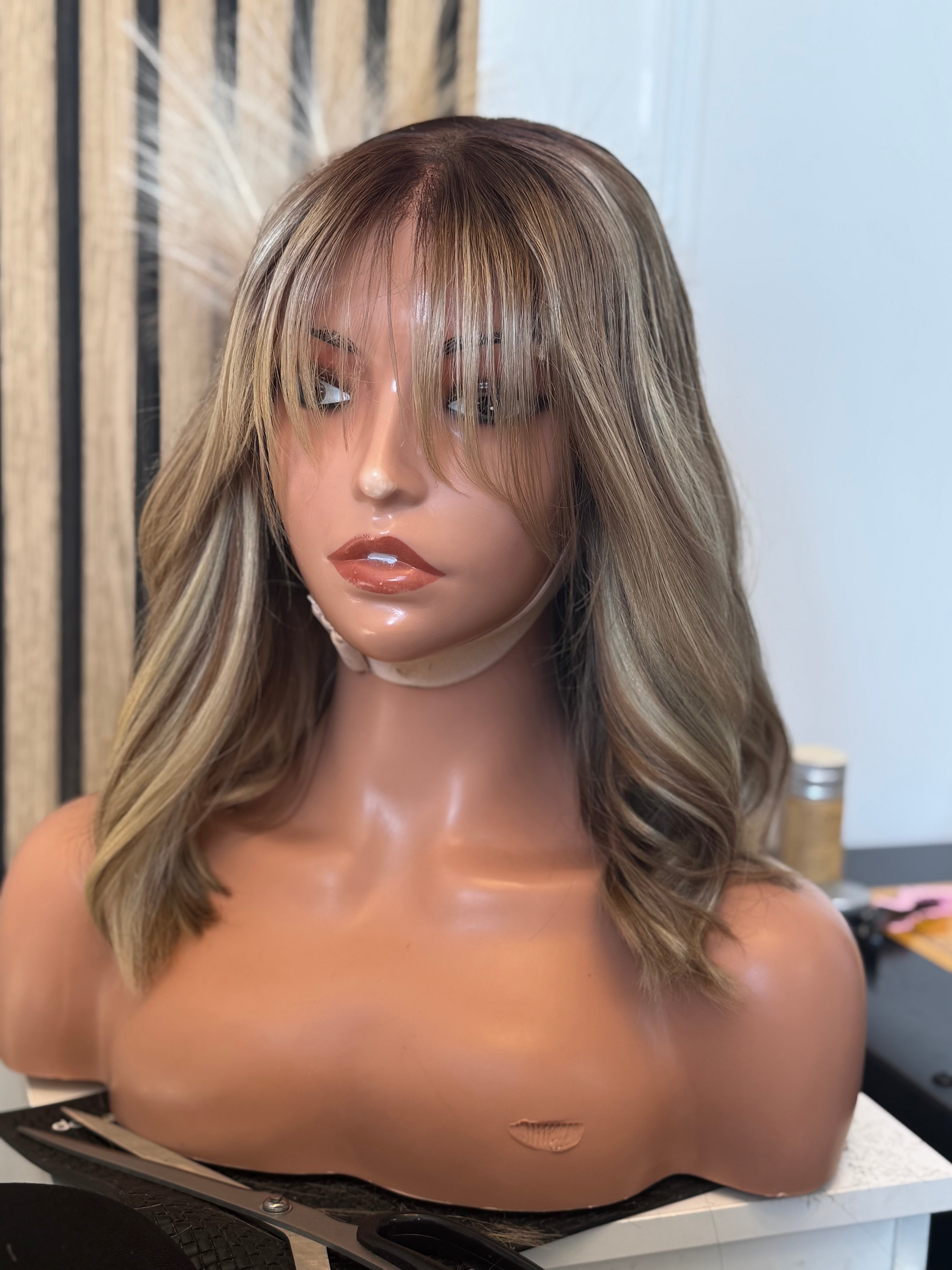 Perruque cheveux vierges- blondes HD lace wig sans colle prêt à porter