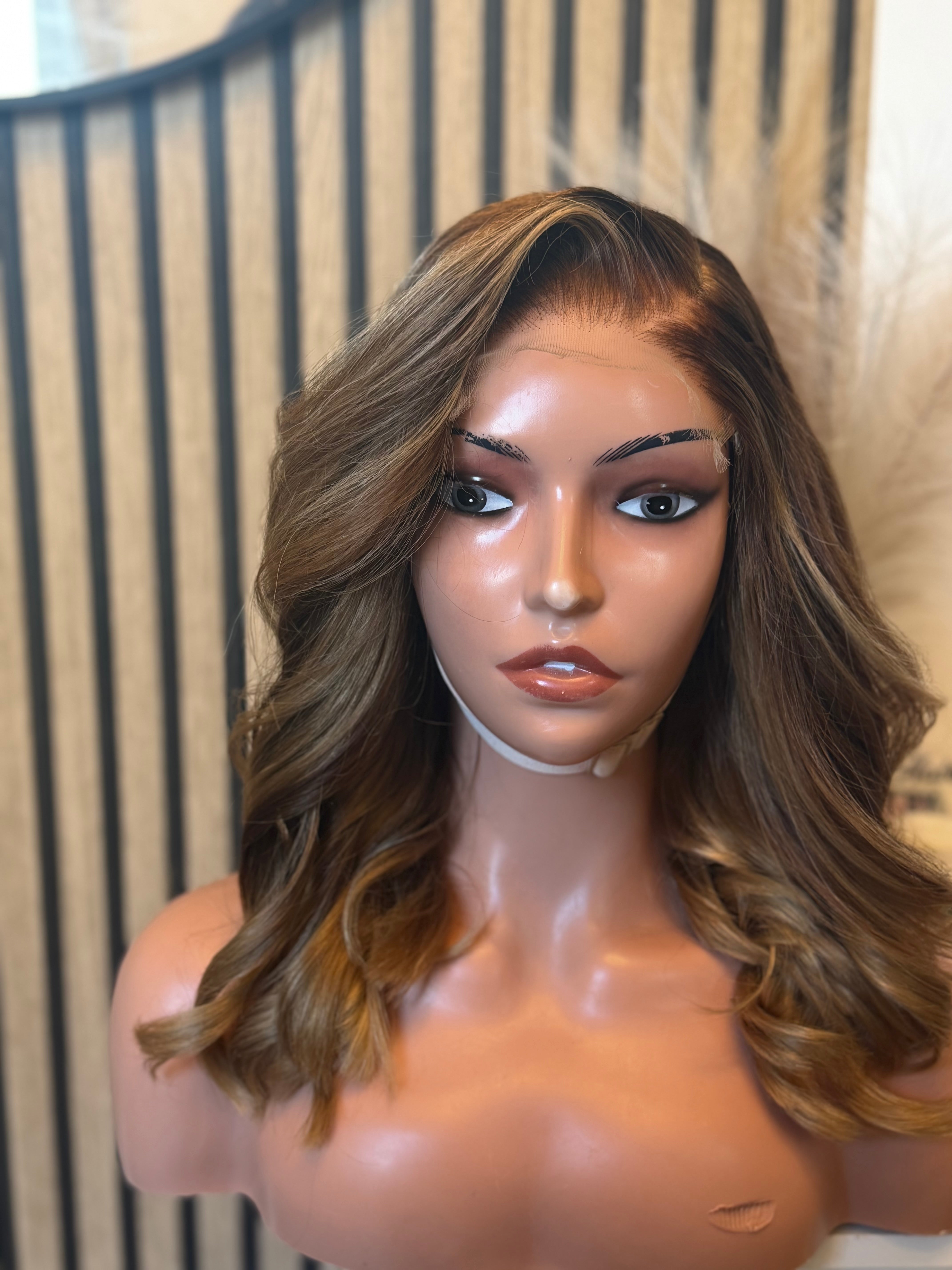 Perruque cheveux vierges - queenB HD glueless 5x5