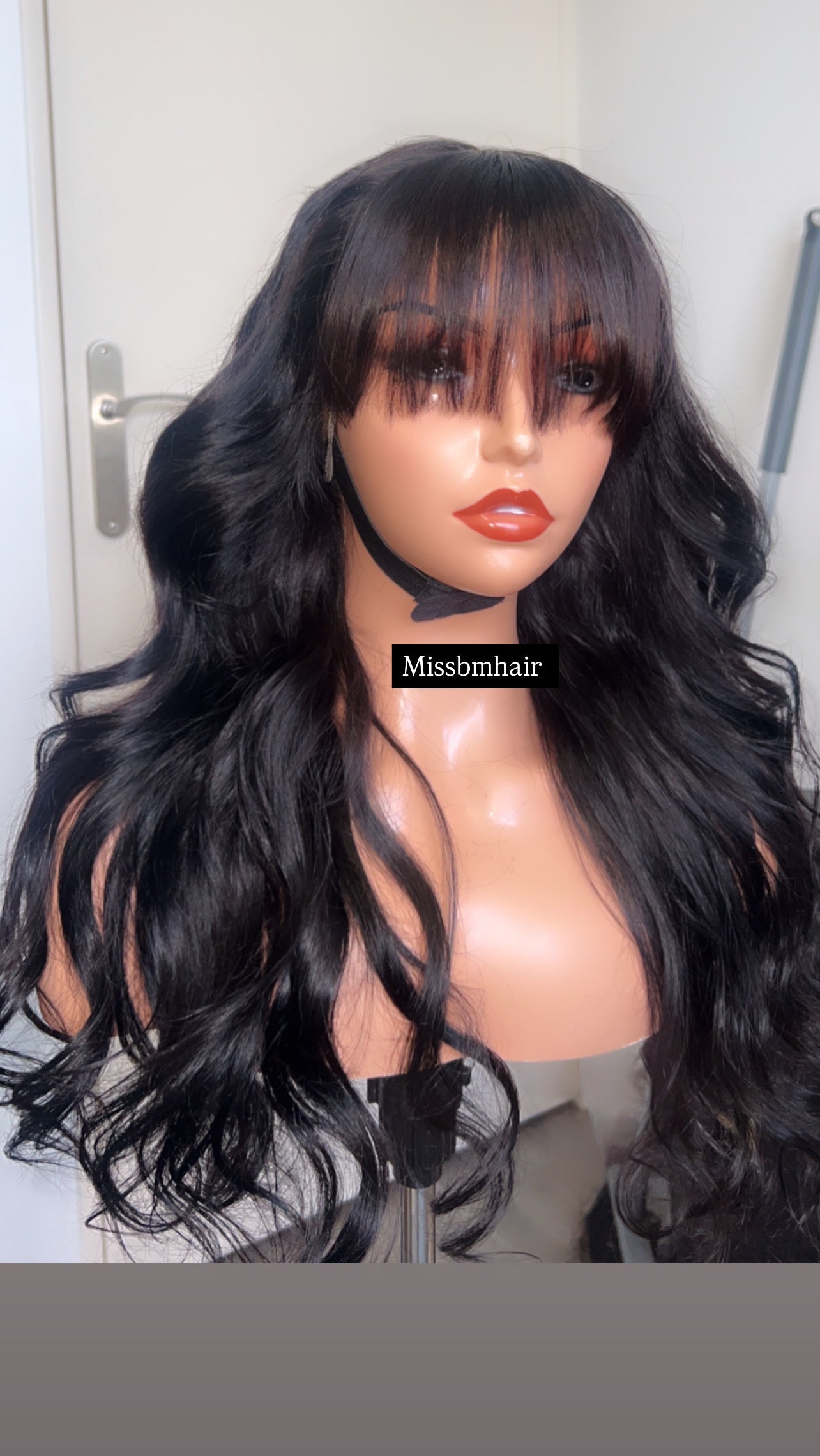 Perruque cheveux vierges-frange ondulés