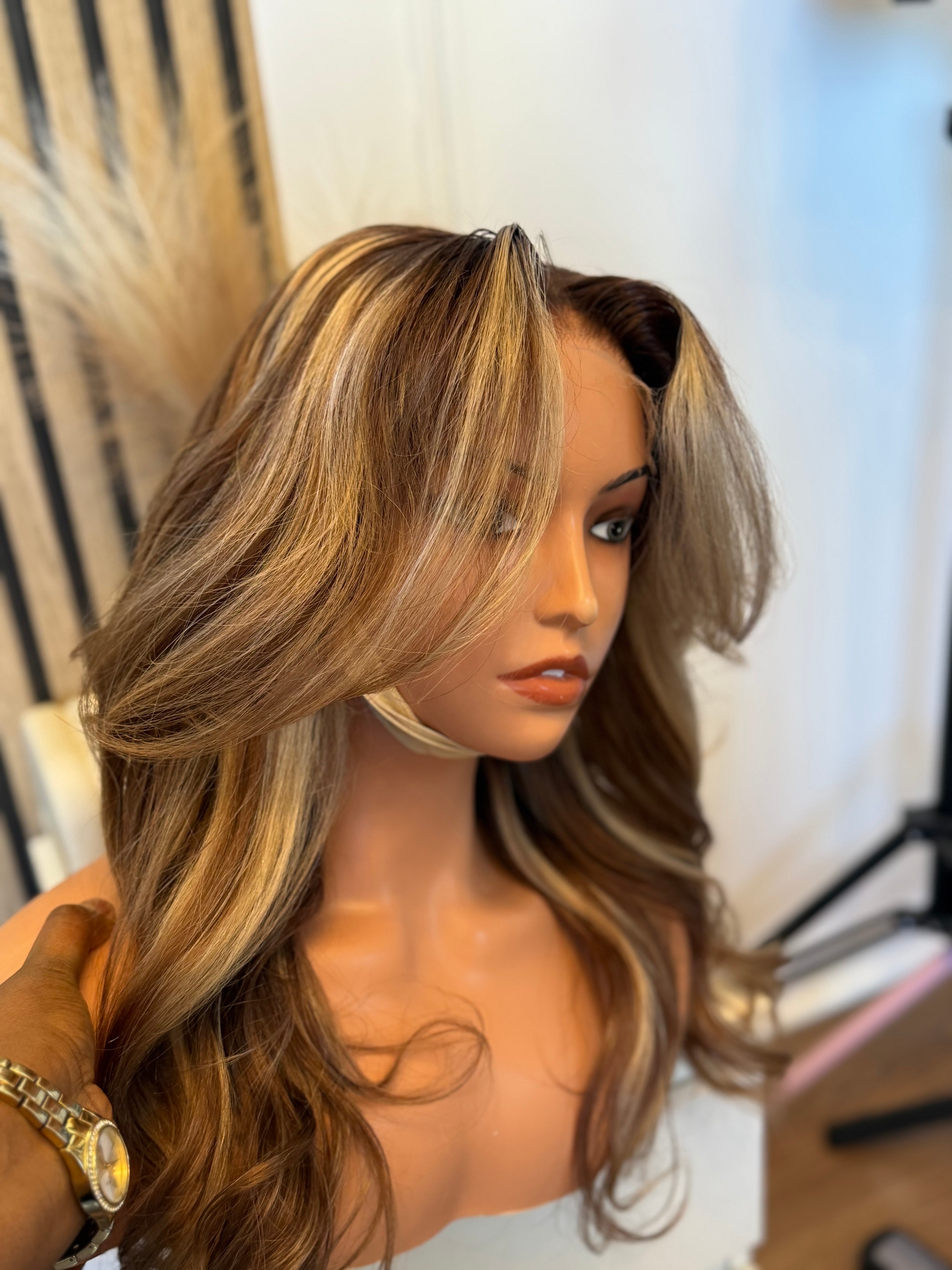 Perruque cheveux vierges - Nina blond HD lace glueless ready to wear