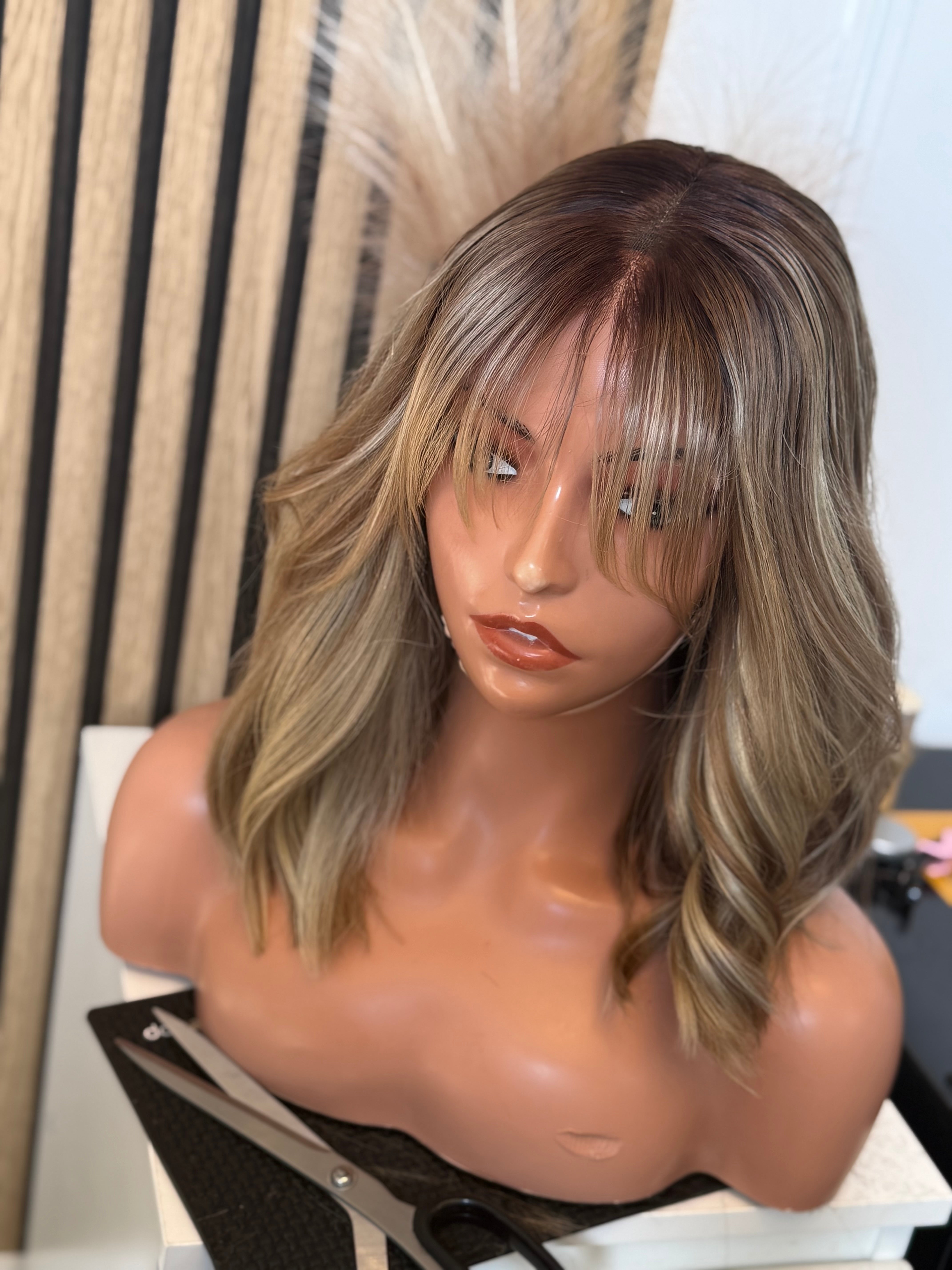 Perruque cheveux vierges- blondes HD lace wig sans colle prêt à porter