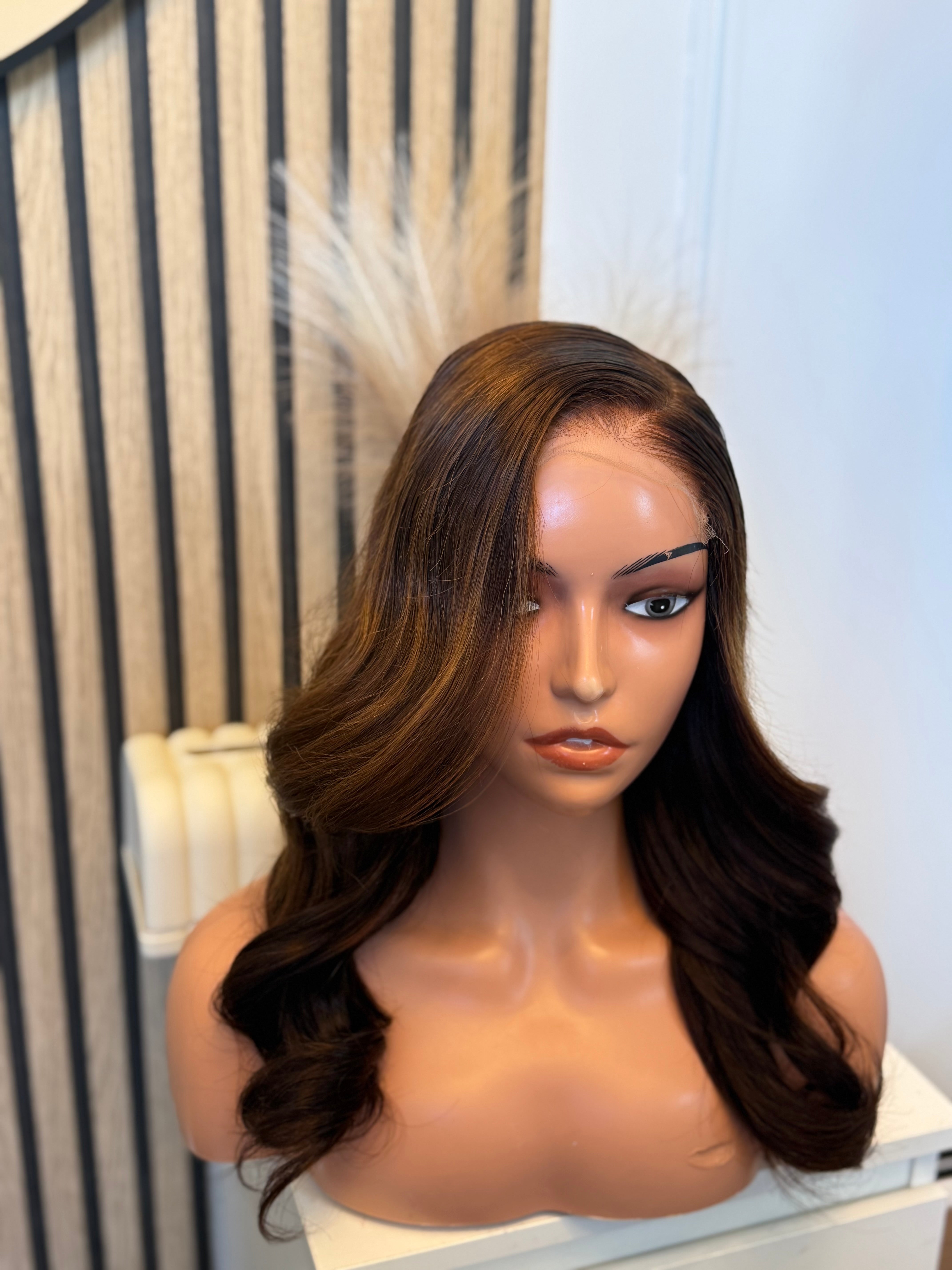 Perruque cheveux vierges -Gygy HD lace sans colle marron miel noir
