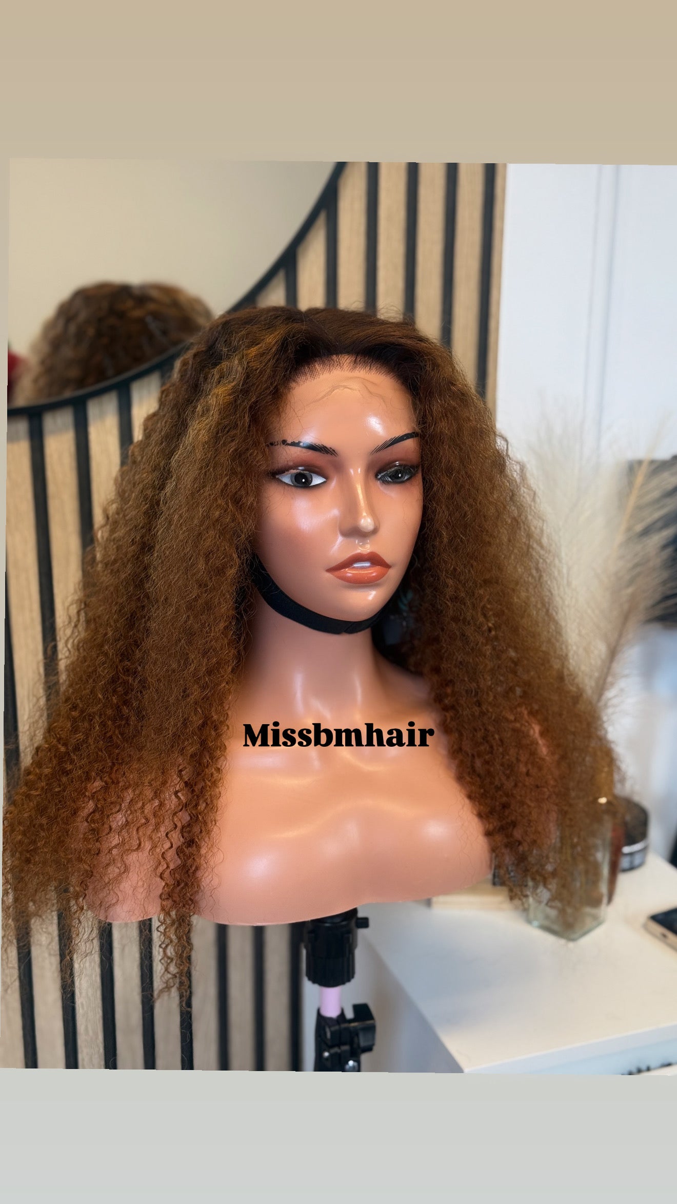 Perruque Bouclée Prête à Porter – Carldie Naturel – Lace HD Glueless | MissBMHair