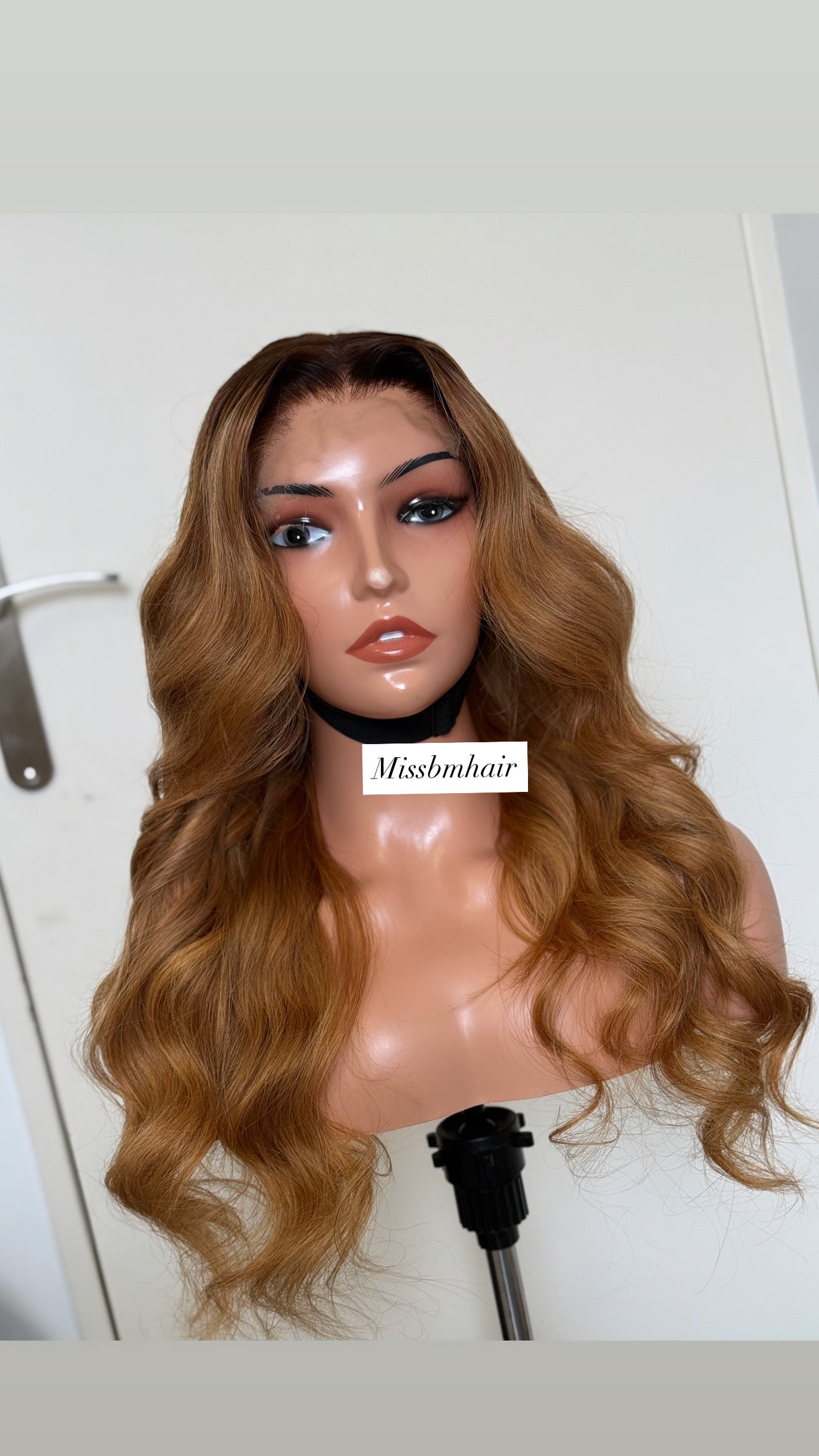 Perruque cheveux vierges- Jesy Blonde miel HD glueless