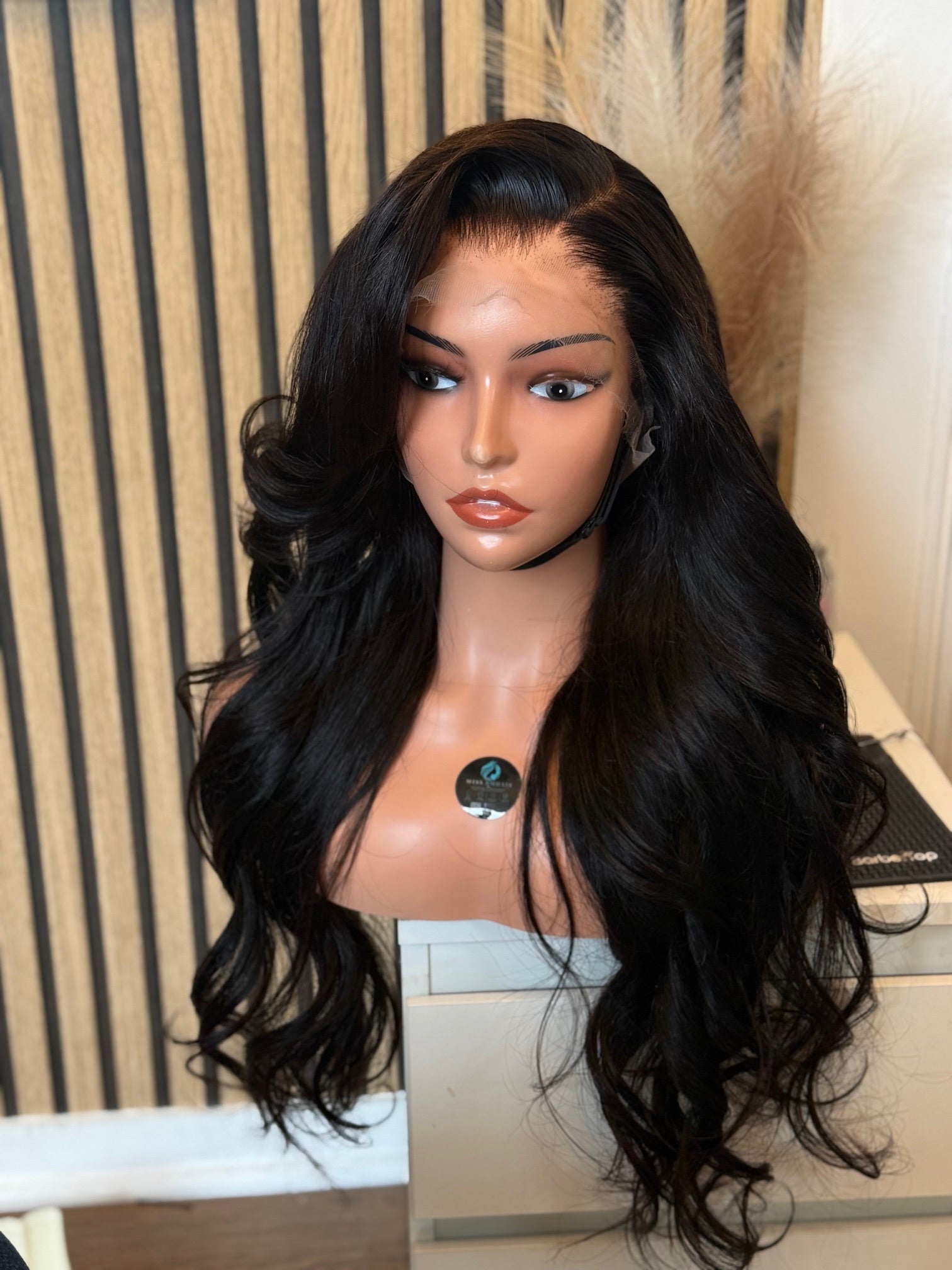 Perruque Cheveux Vierges Noire Body Wave HD Lace 5x5 Glueless – Lily Wig