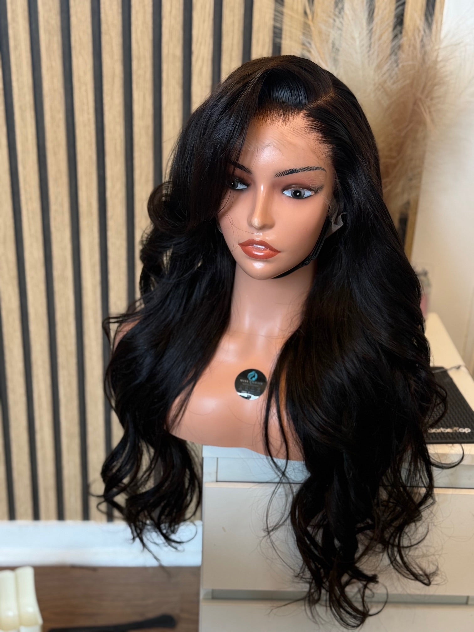 Perruque Cheveux Vierges Noire Body Wave HD Lace 5x5 Glueless – Lily Wig