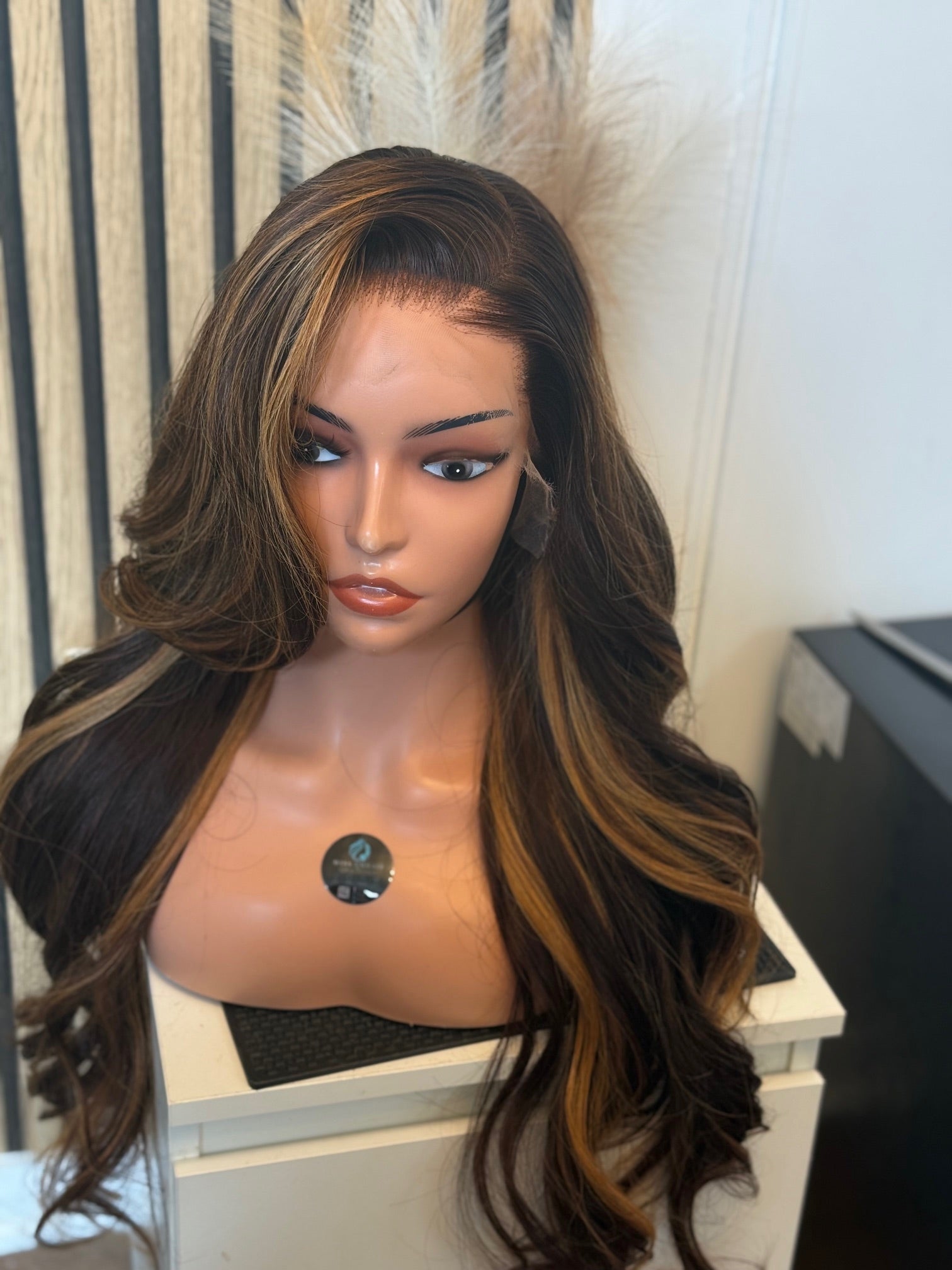 Perruque Cheveux Vierges Honey Blonde HD Lace 5x5 Glueless – Dolly Wig