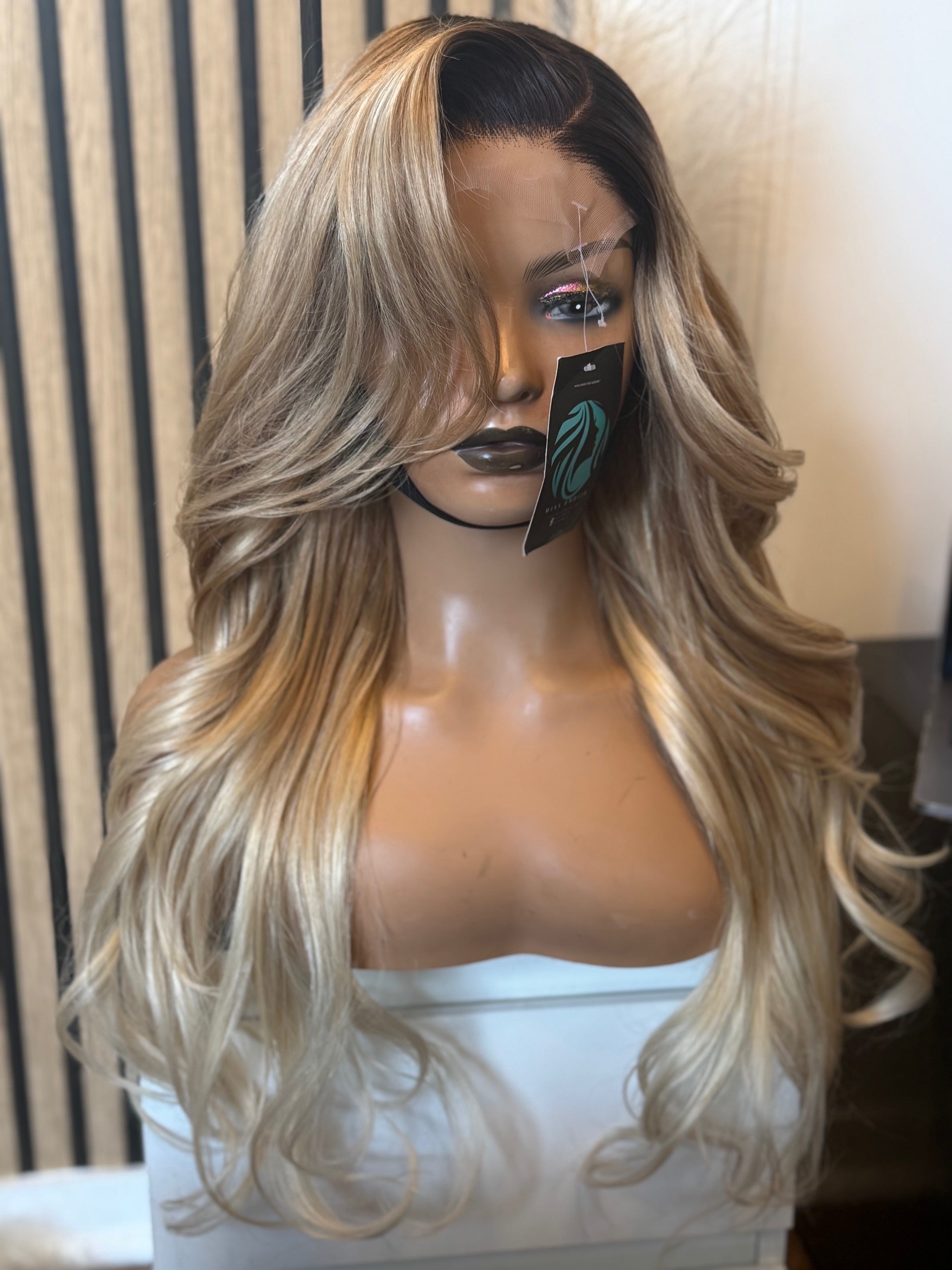 Perruque Cheveux Vierges Blonde Body Wave HD Lace 5x5 Glueless – Julia Wig