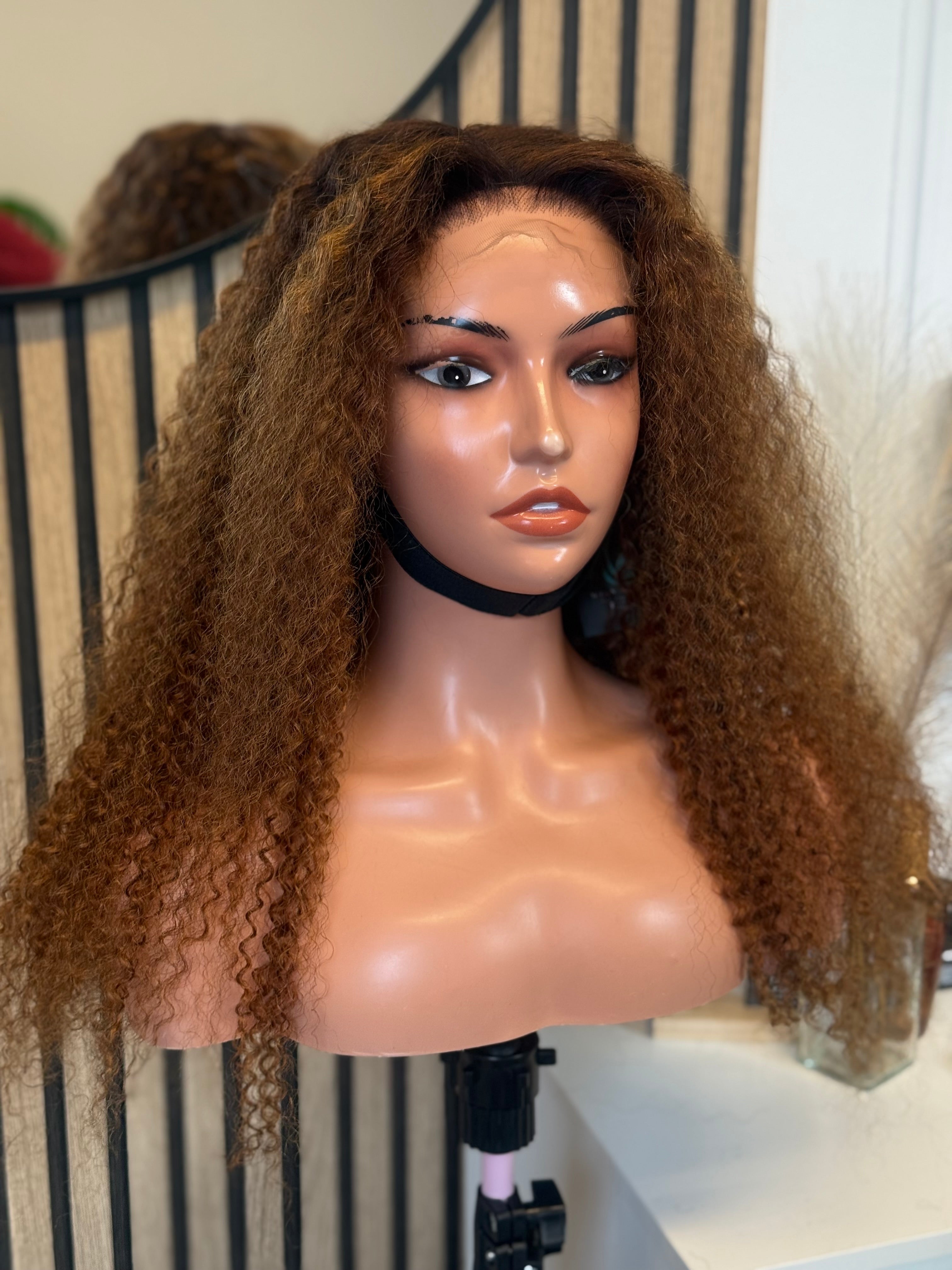 Perruque avec cheveux brillants et soyeux