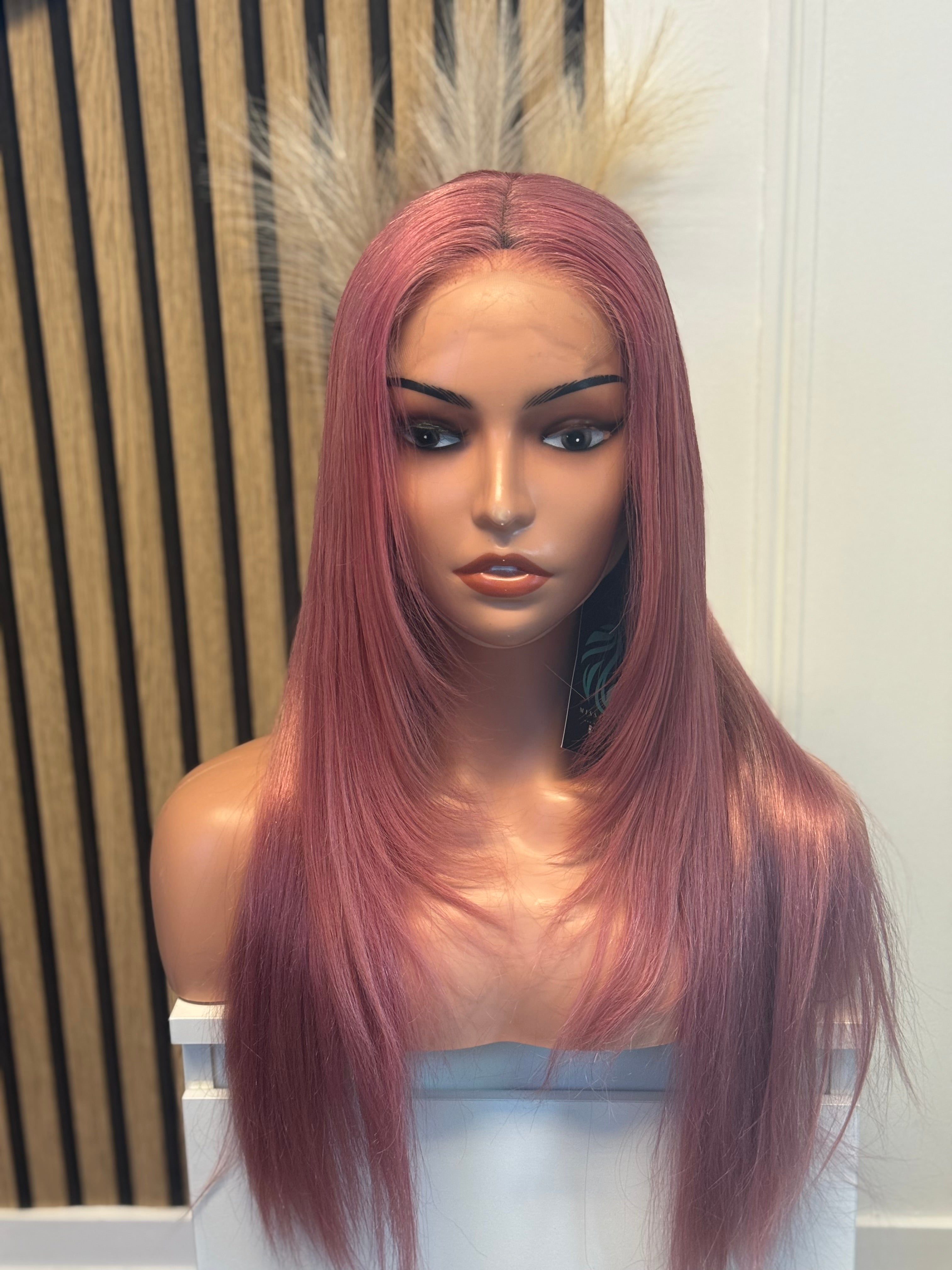 Perruque lisse en cheveux humains avec finition naturelle