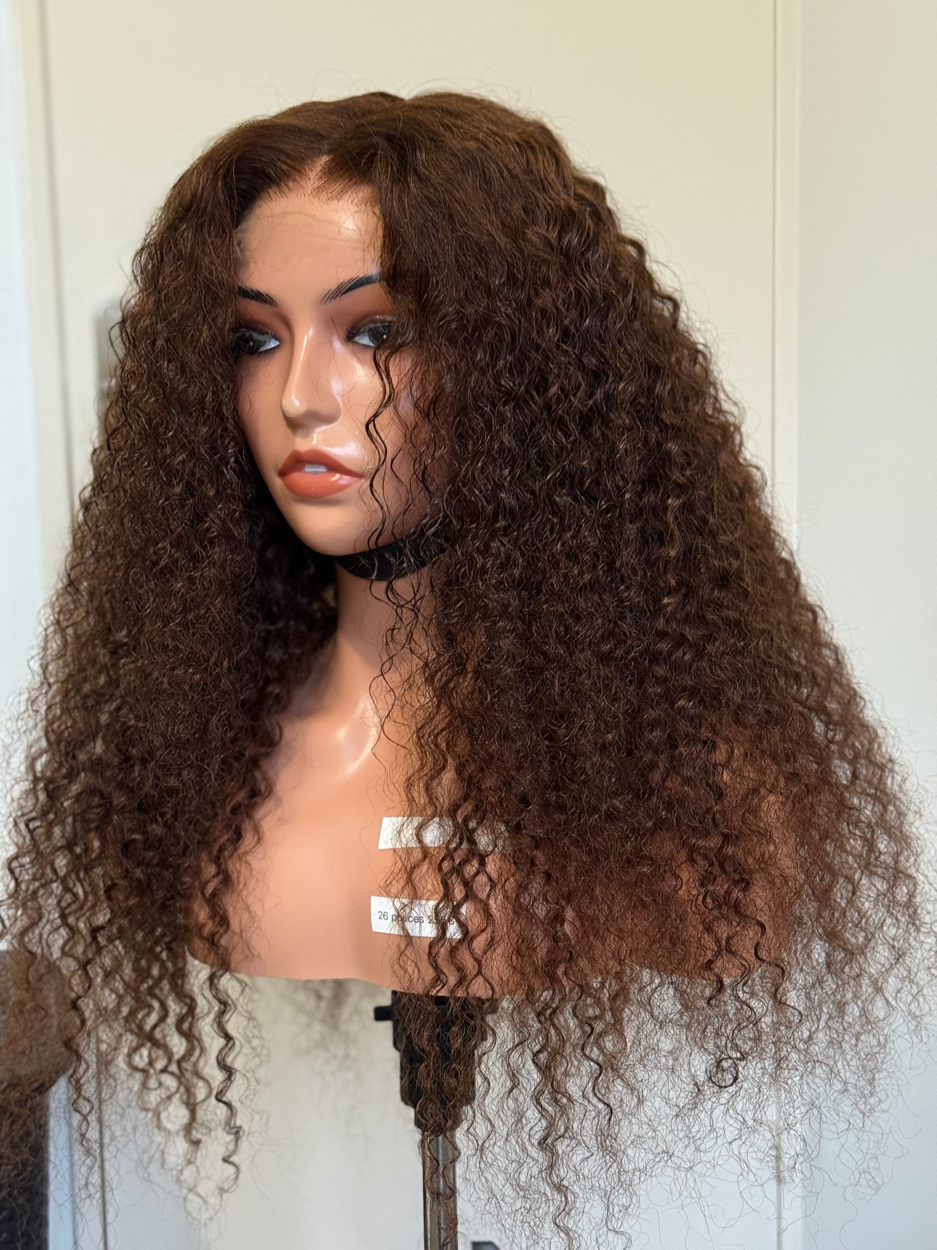 Perruque pixie moderne en cheveux naturels