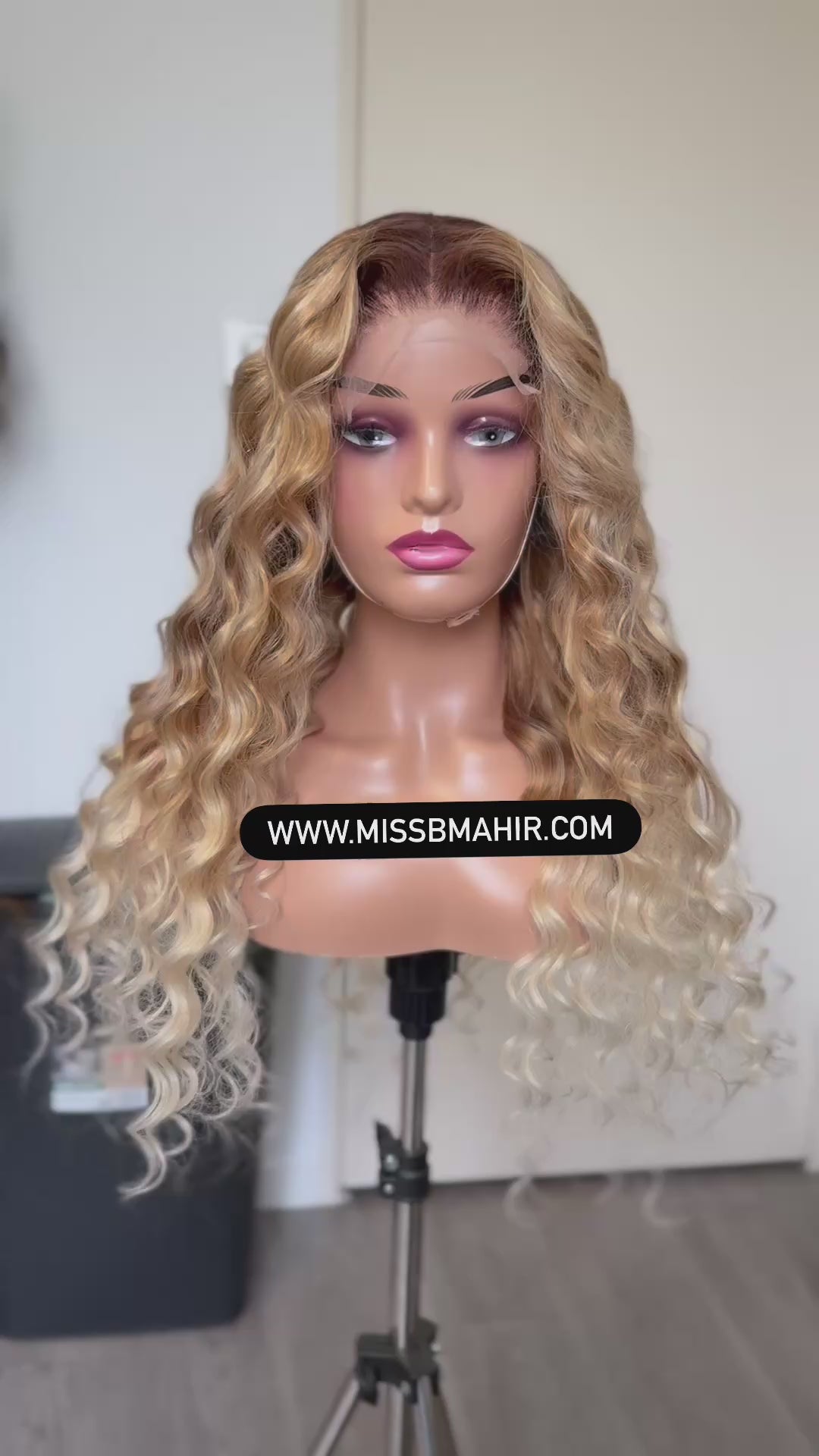 Perruque blond HD lace 5x5 ash blond boucle